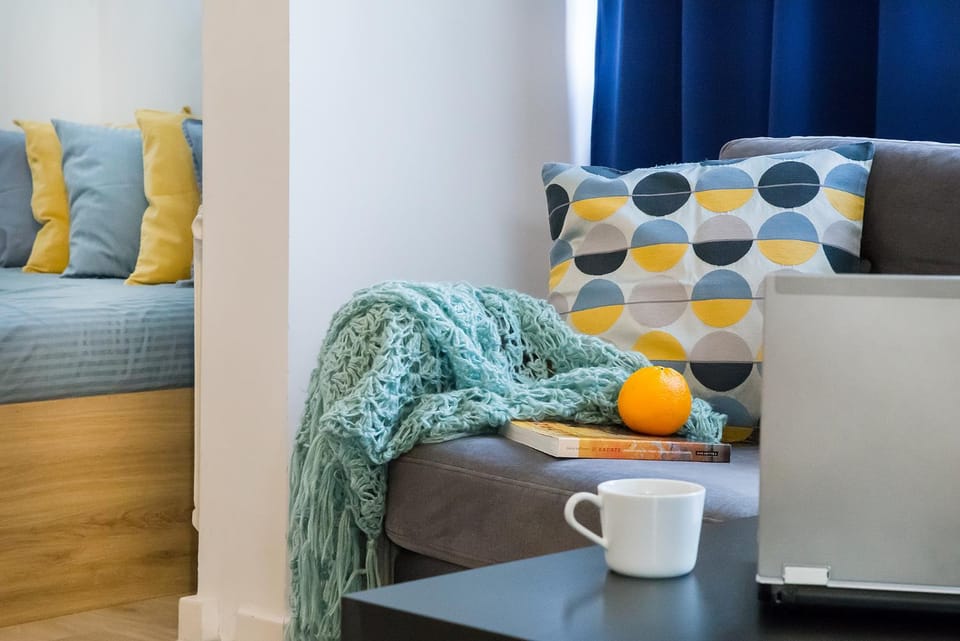 Bed, Living room, Photo of the whole room, Seating area, Bedroom