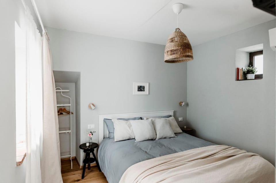 Photo of the whole room, Bedroom