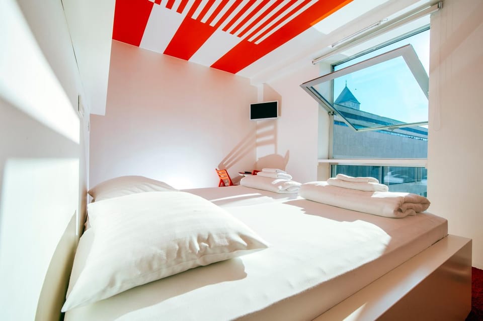 Bed, Other, Photo of the whole room, Sea view, Street view