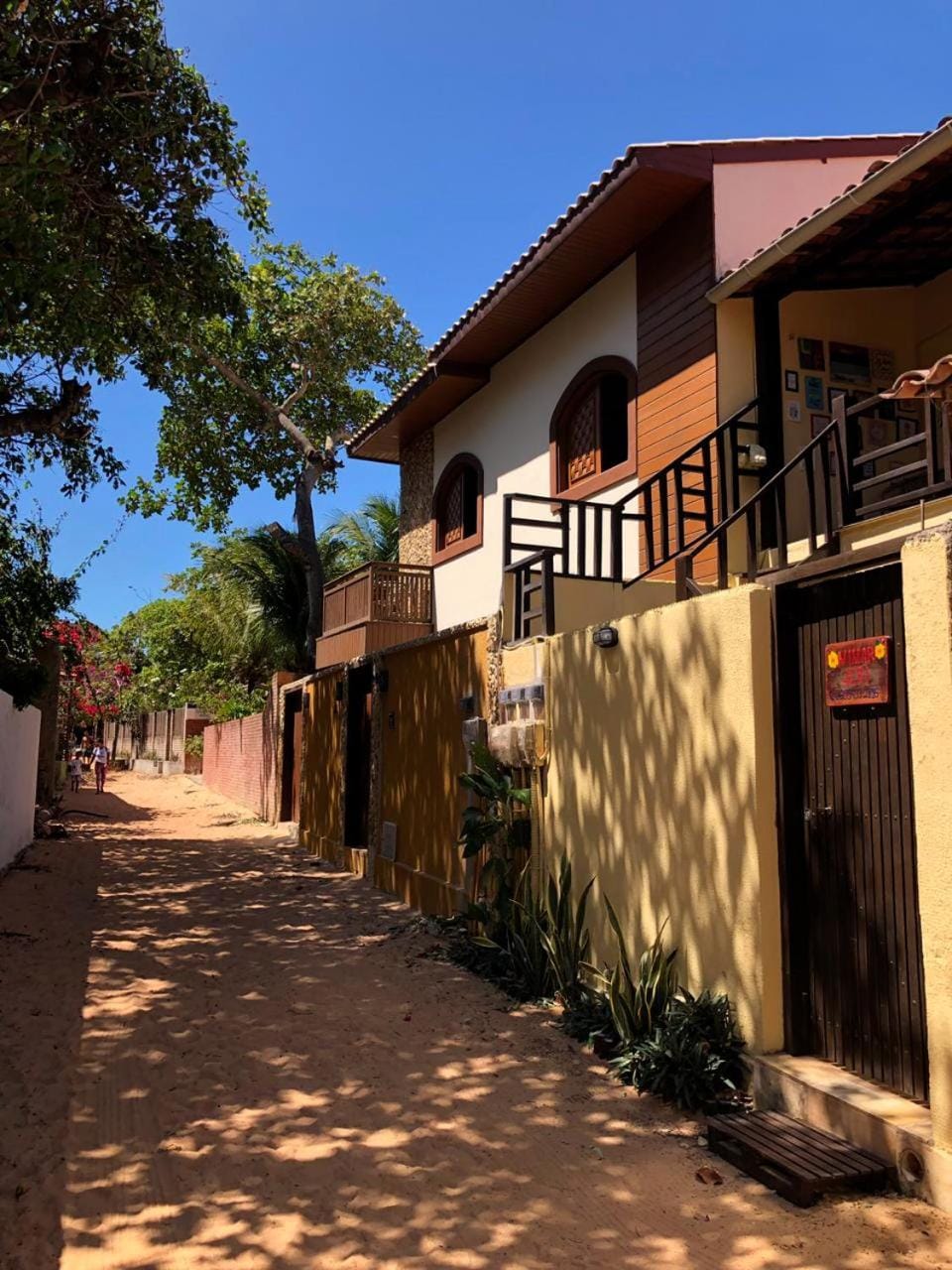 Facade/entrance, Day, Street view