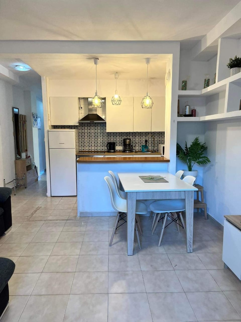 Coffee/tea facilities, Kitchen or kitchenette, Dining area, minibar, pet friendly, stove