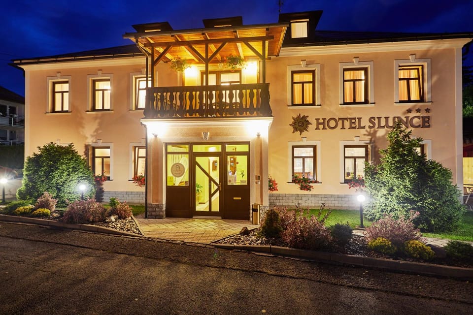 Property building, Facade/entrance, Night