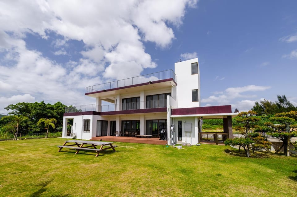 Property building, Day, Natural landscape, Garden, Balcony/Terrace