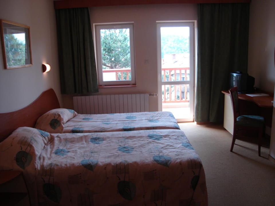 Day, Photo of the whole room