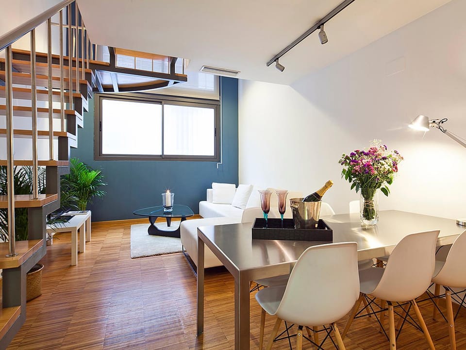 TV and multimedia, Living room, Seating area, Dining area