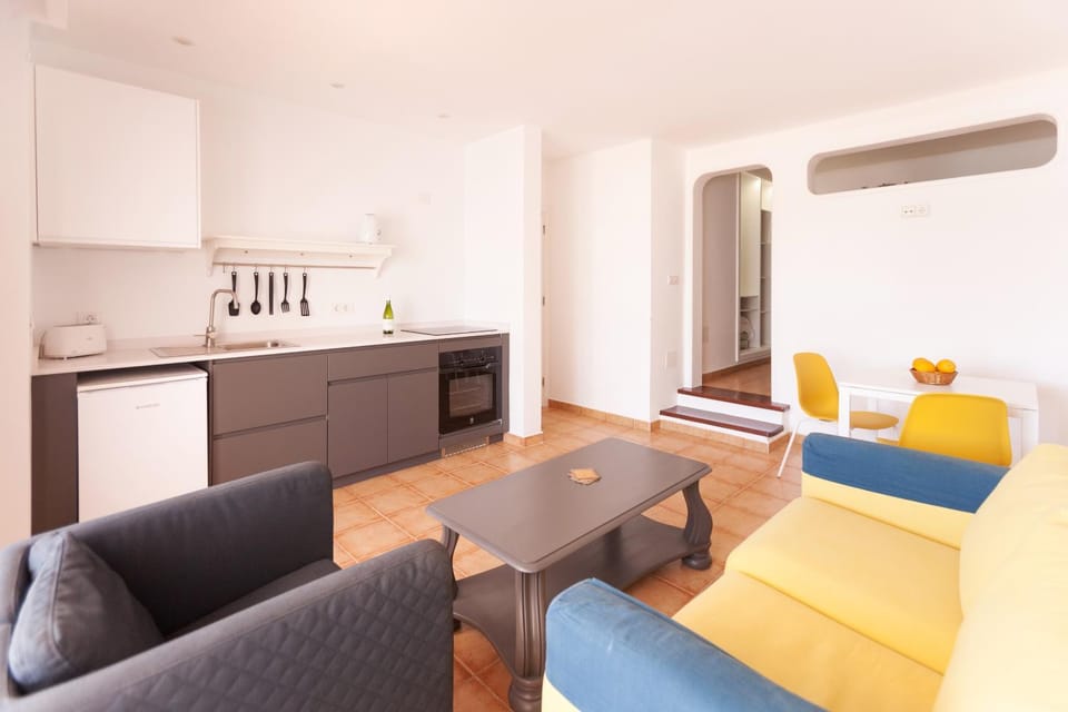 Kitchen or kitchenette, Living room