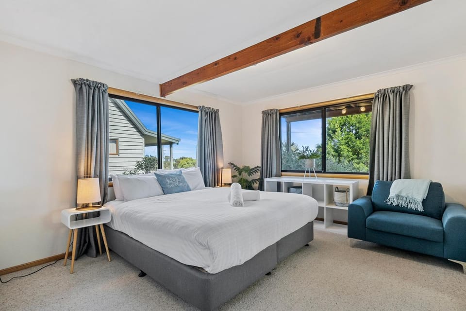 Bed, Seating area, Bedroom, Garden view, Garden view, towels, towels