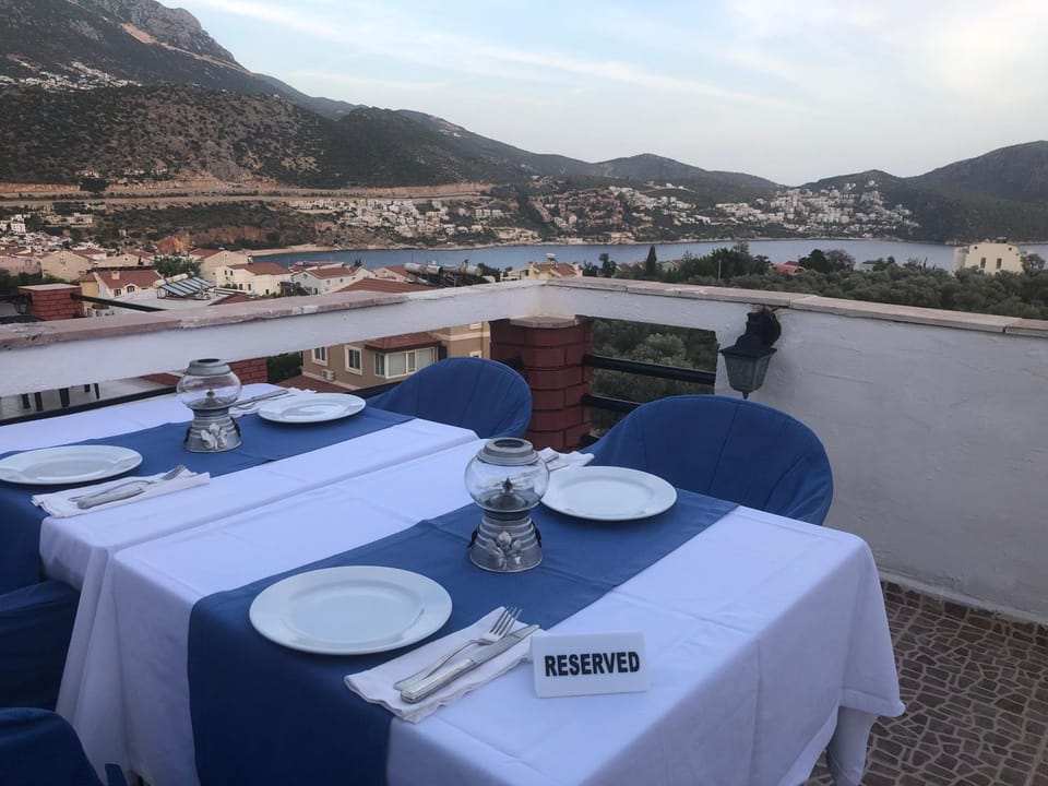Restaurant/places to eat, Balcony/Terrace