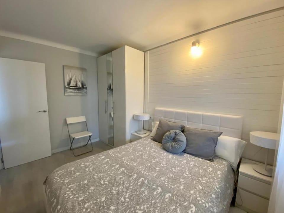 Bed, Photo of the whole room, Bedroom, wardrobe