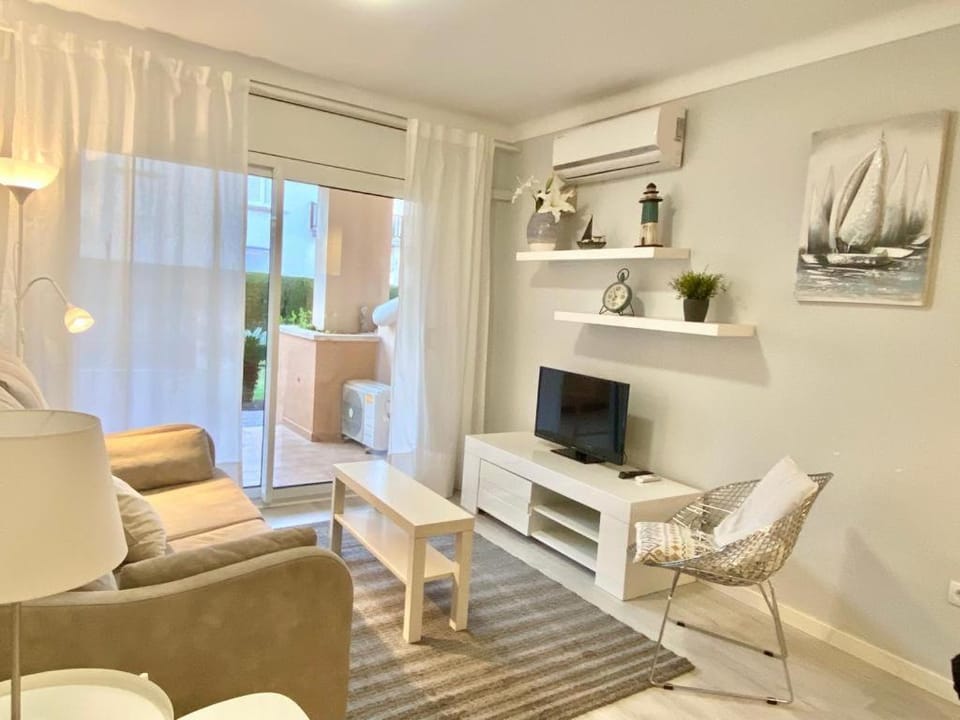 Spring, Summer, Balcony/Terrace, Living room, Lounge or bar, Dining area, Garden view, locker