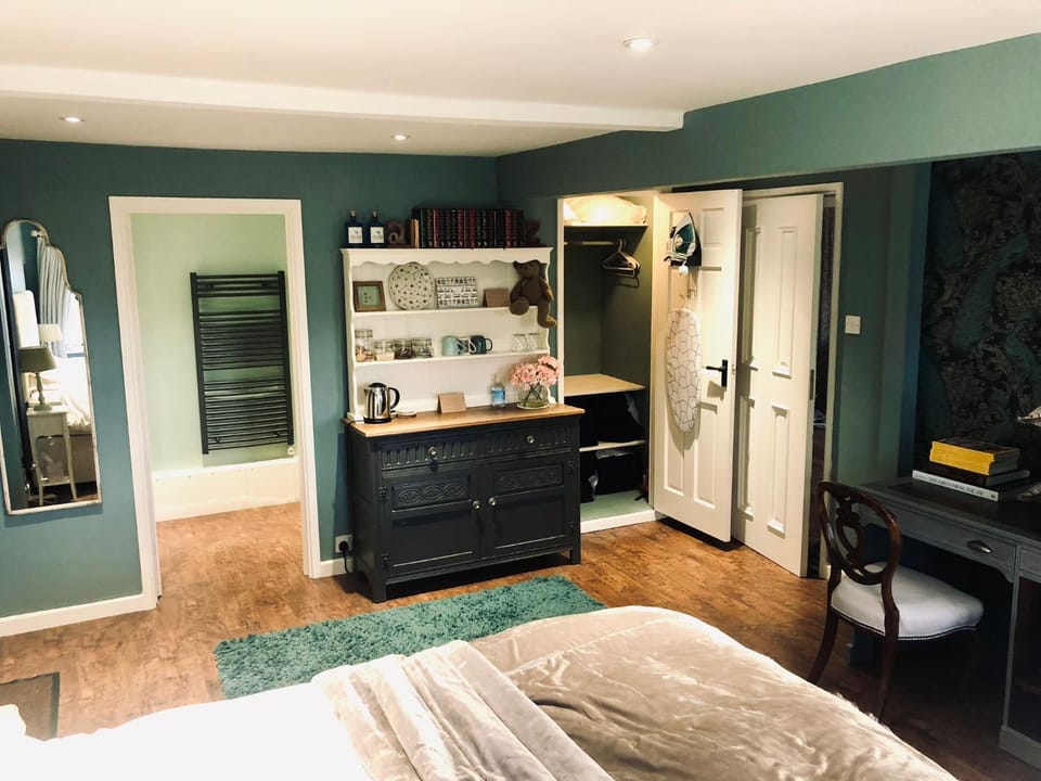 Bathroom, Kitchen or kitchenette, Photo of the whole room, wardrobe