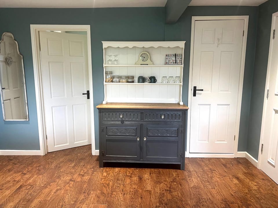 Photo of the whole room, furniture, microwave