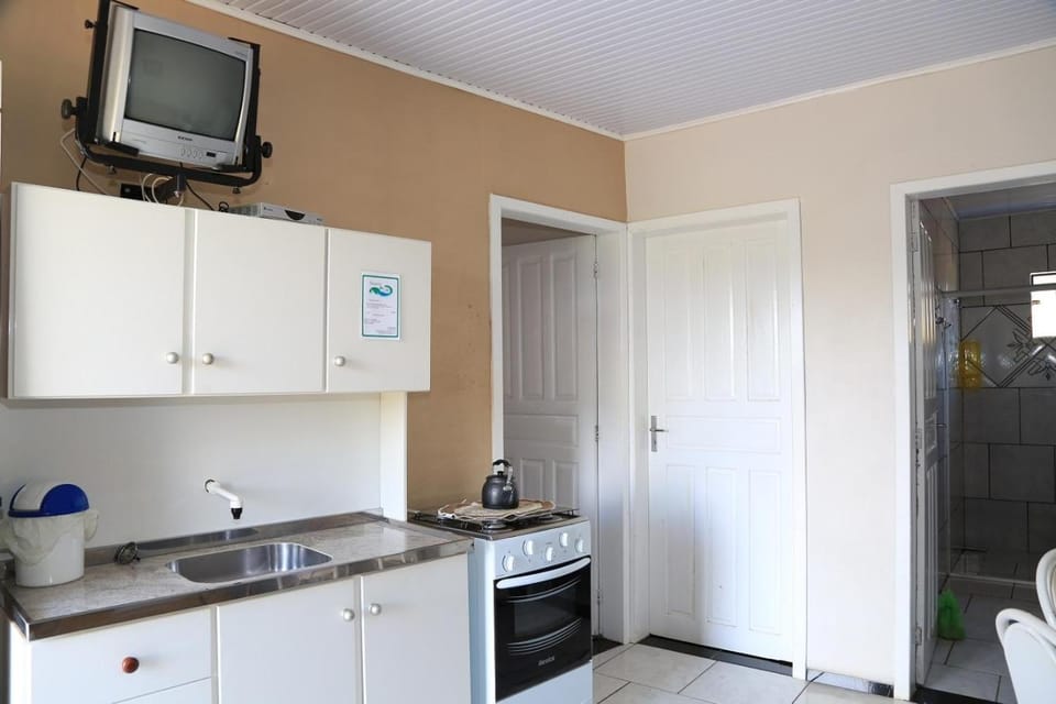 TV and multimedia, Coffee/tea facilities, Kitchen or kitchenette, Living room, Dining area