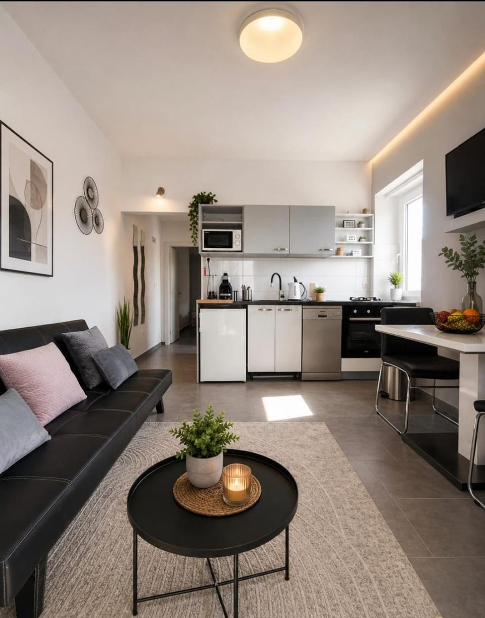 TV and multimedia, Kitchen or kitchenette, Living room, Seating area, Dining area, dishwasher, oven
