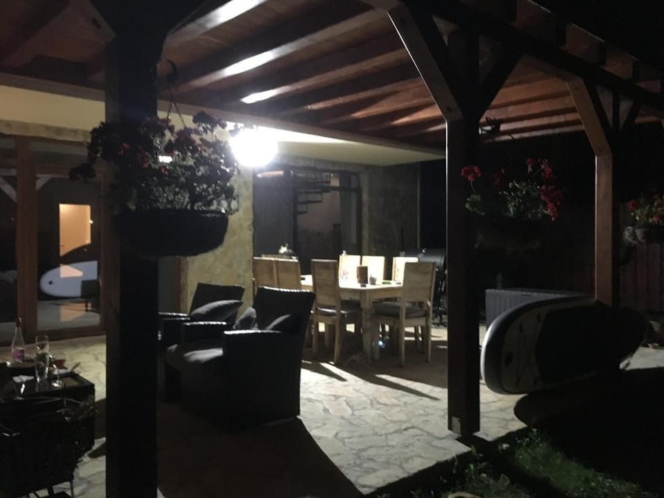 Night, Balcony/Terrace, Lounge or bar, On site