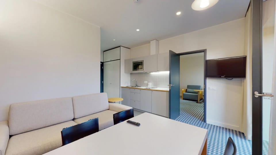 TV and multimedia, Living room, Dining area
