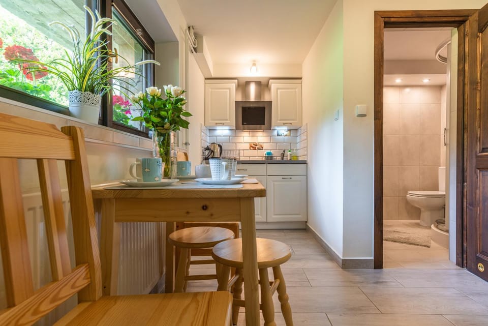 Coffee/tea facilities, Kitchen or kitchenette, Dining area