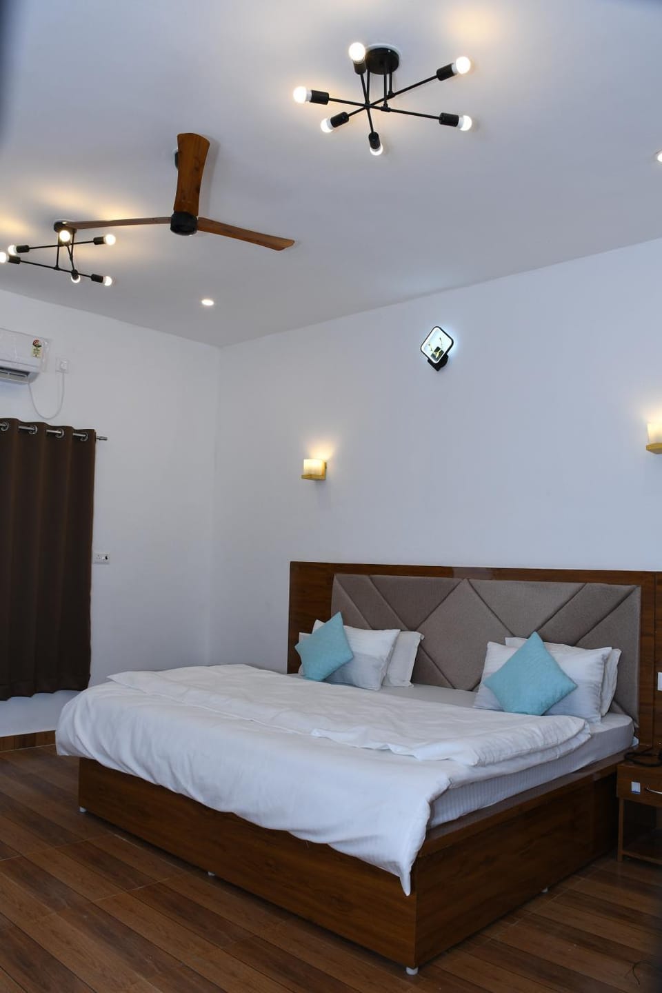 Photo of the whole room
