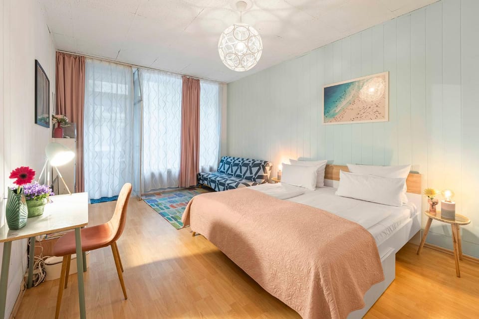 Bed, Living room, Photo of the whole room, Seating area, Bedroom