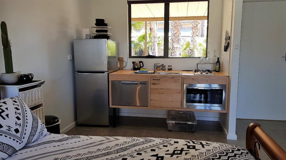 The Courtyard - Garden View Studio Apartment in Port Pirie