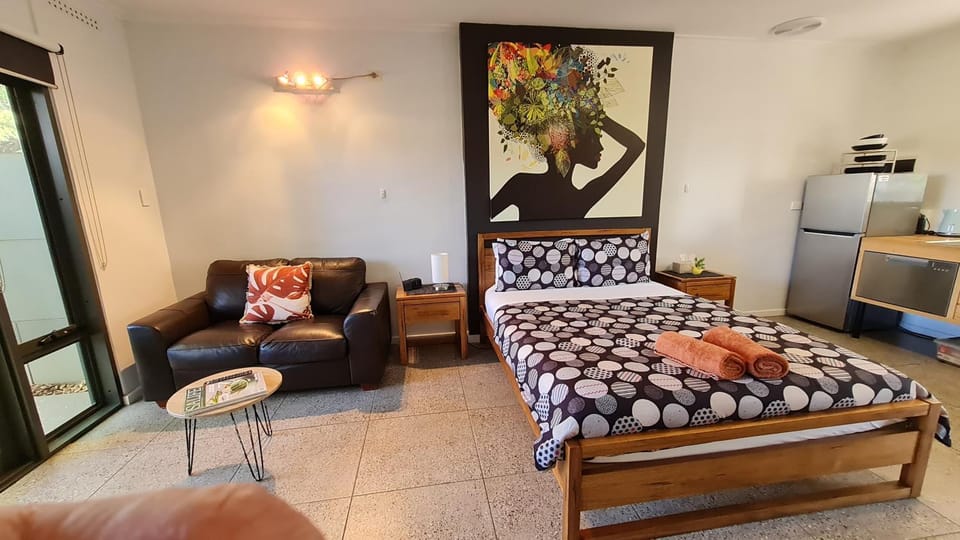 The Courtyard - Garden View Studio Apartment in Port Pirie