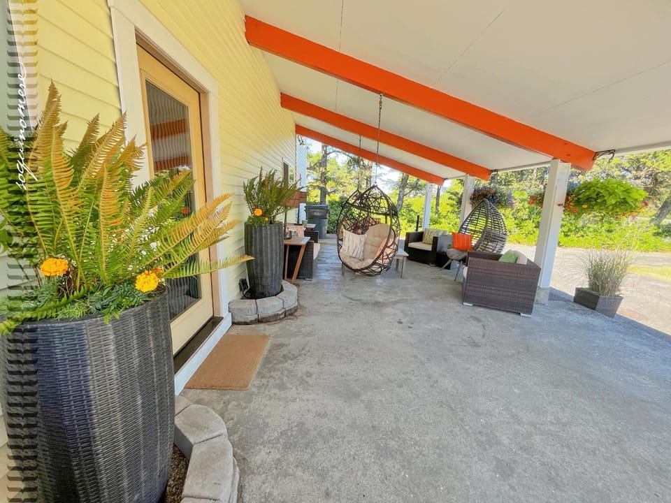 Patio, Day, Garden, Balcony/Terrace, Seating area, Garden view