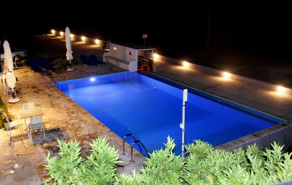 Swimming pool, Swimming pool