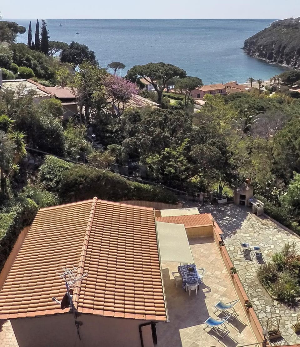 Property building, Day, Natural landscape, Bird's eye view, Sea view, Parking