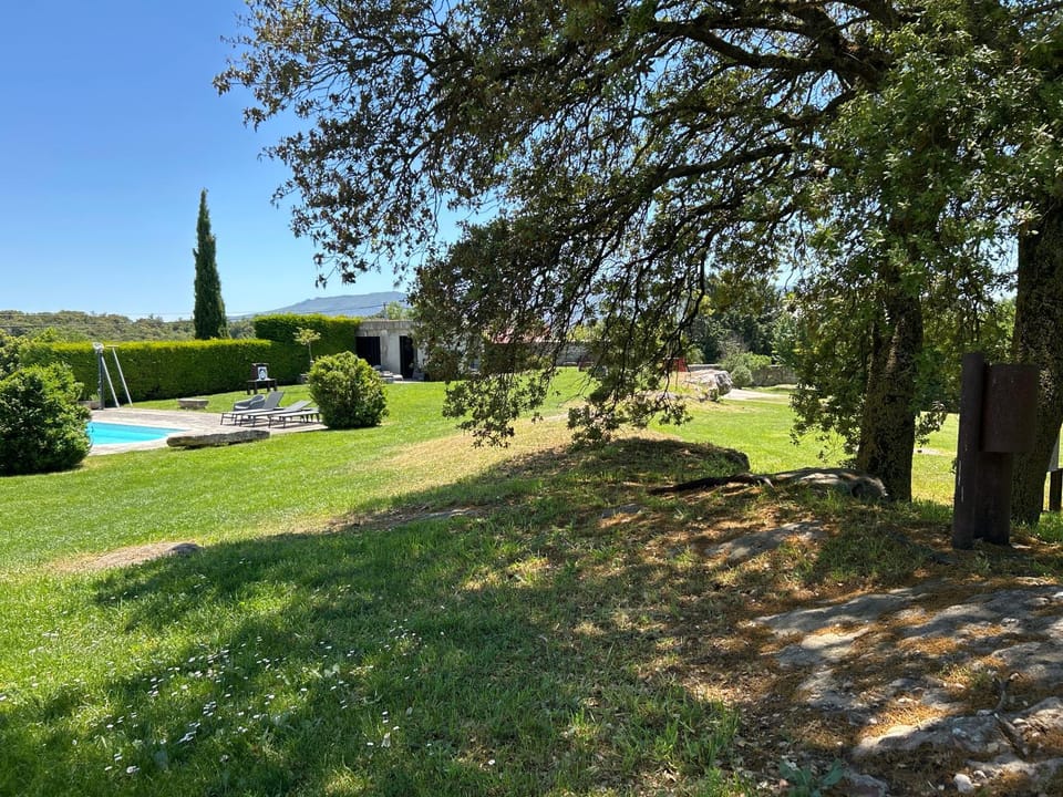 casa rural de un artista en plena naturaleza piscina y parque de esculturas en villarcayo House in Cantabria