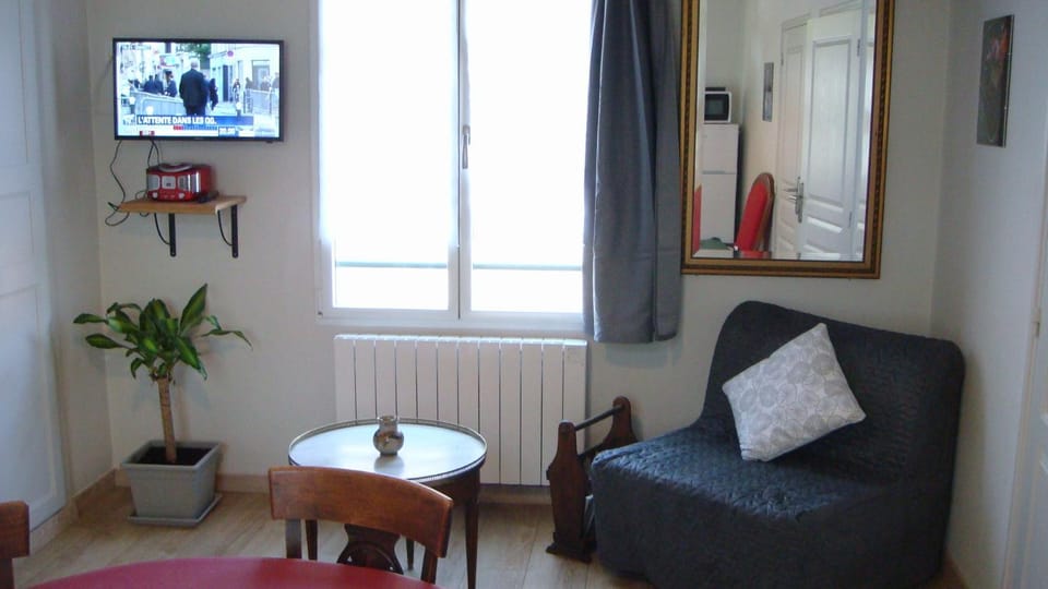 gite montreuil le henri 2 pers Apartment in Pays de la Loire