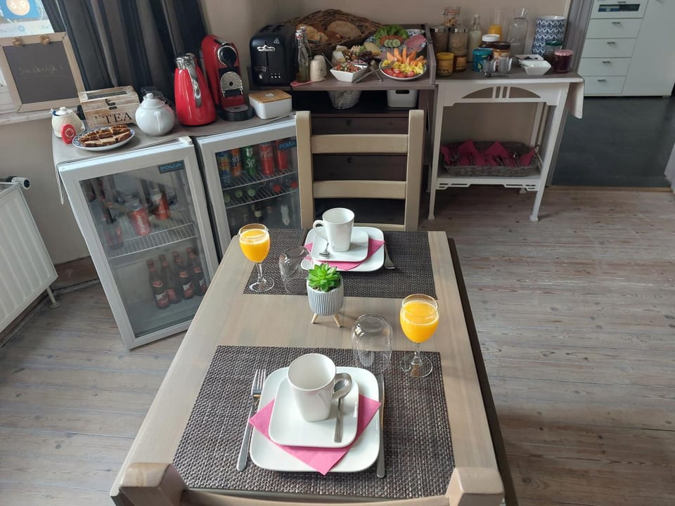 Food and drinks, Dining area, Food, Breakfast