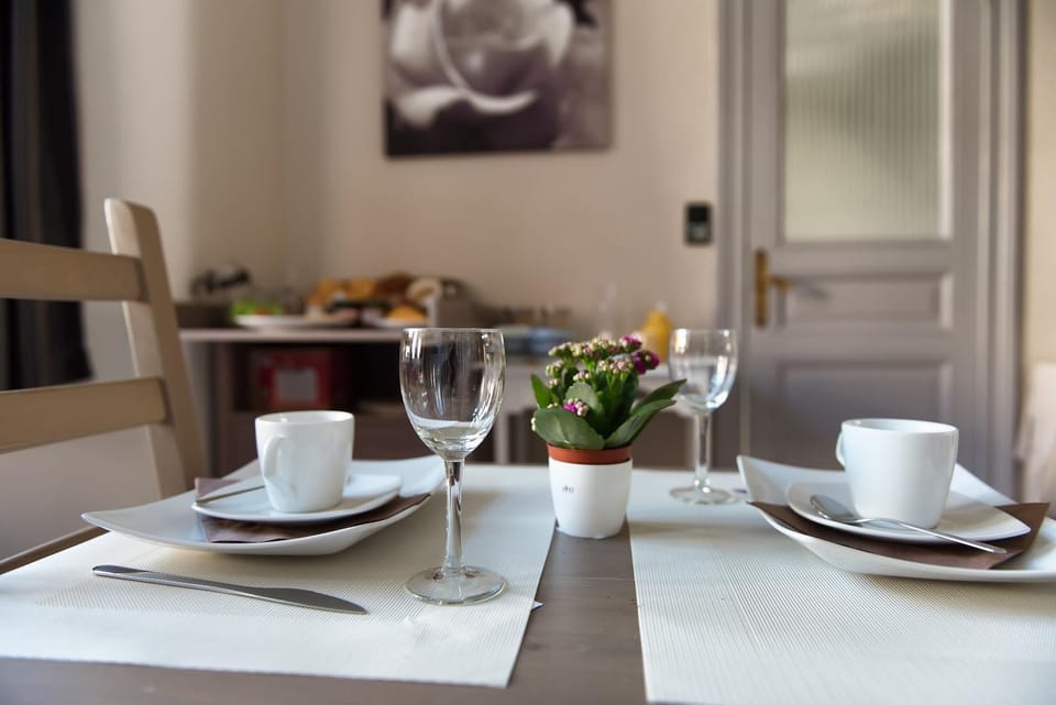 Restaurant/places to eat, Communal lounge/ TV room, Lounge or bar