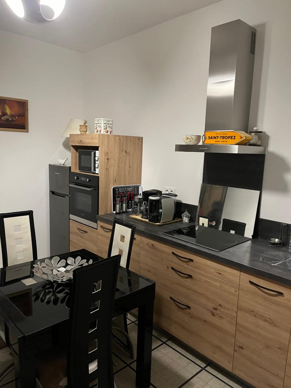 Coffee/tea facilities, Kitchen or kitchenette, Dining area, minibar, pet friendly, stove