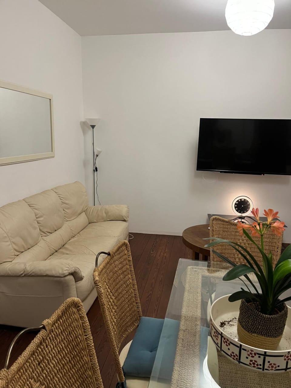 Communal lounge/ TV room, TV and multimedia, Living room, Seating area, Evening entertainment