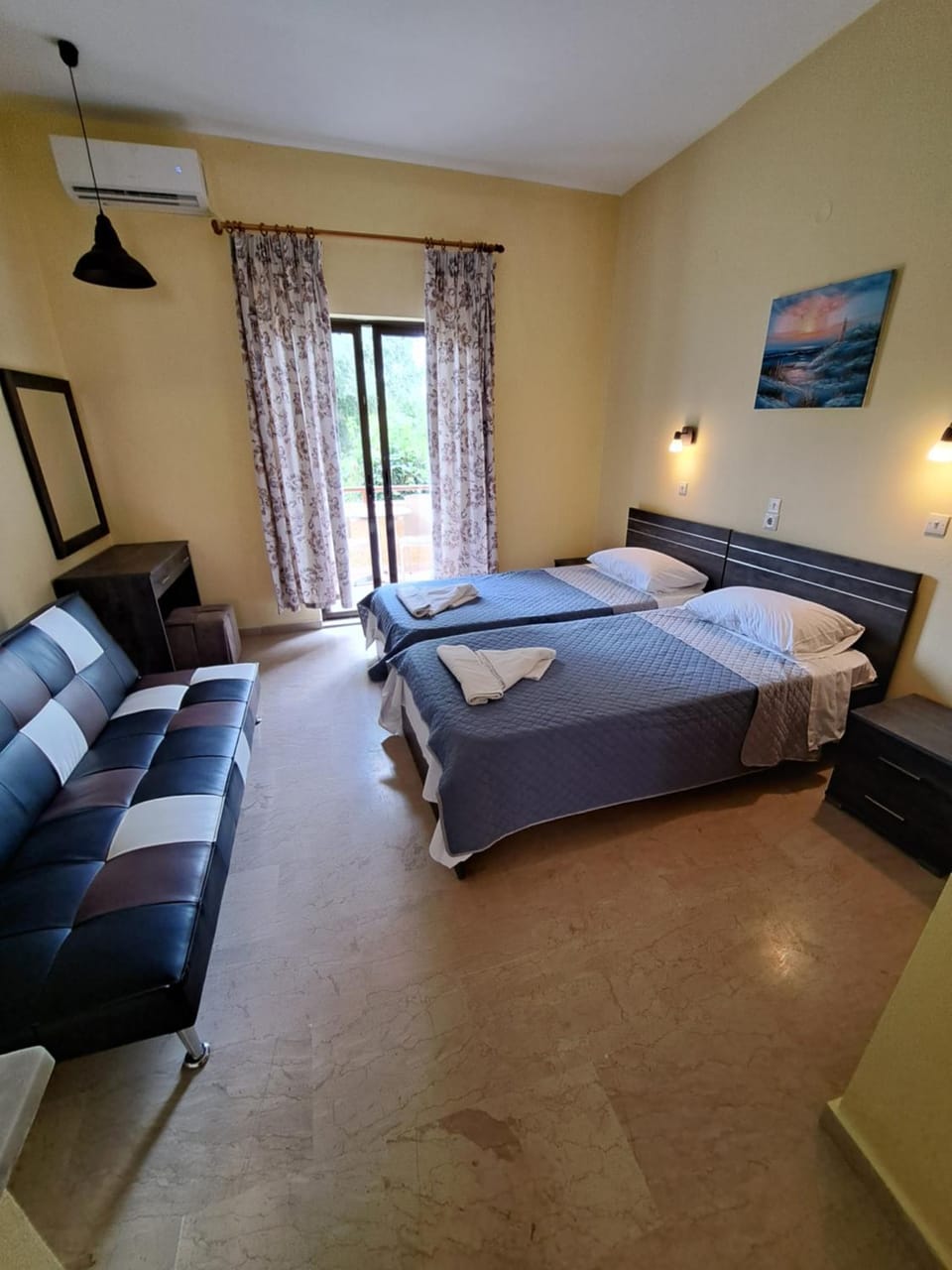Photo of the whole room