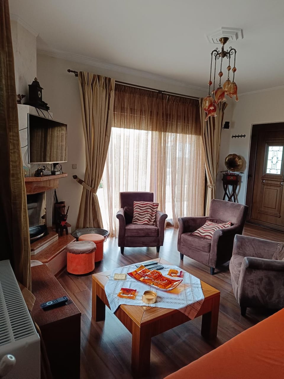 Communal lounge/ TV room