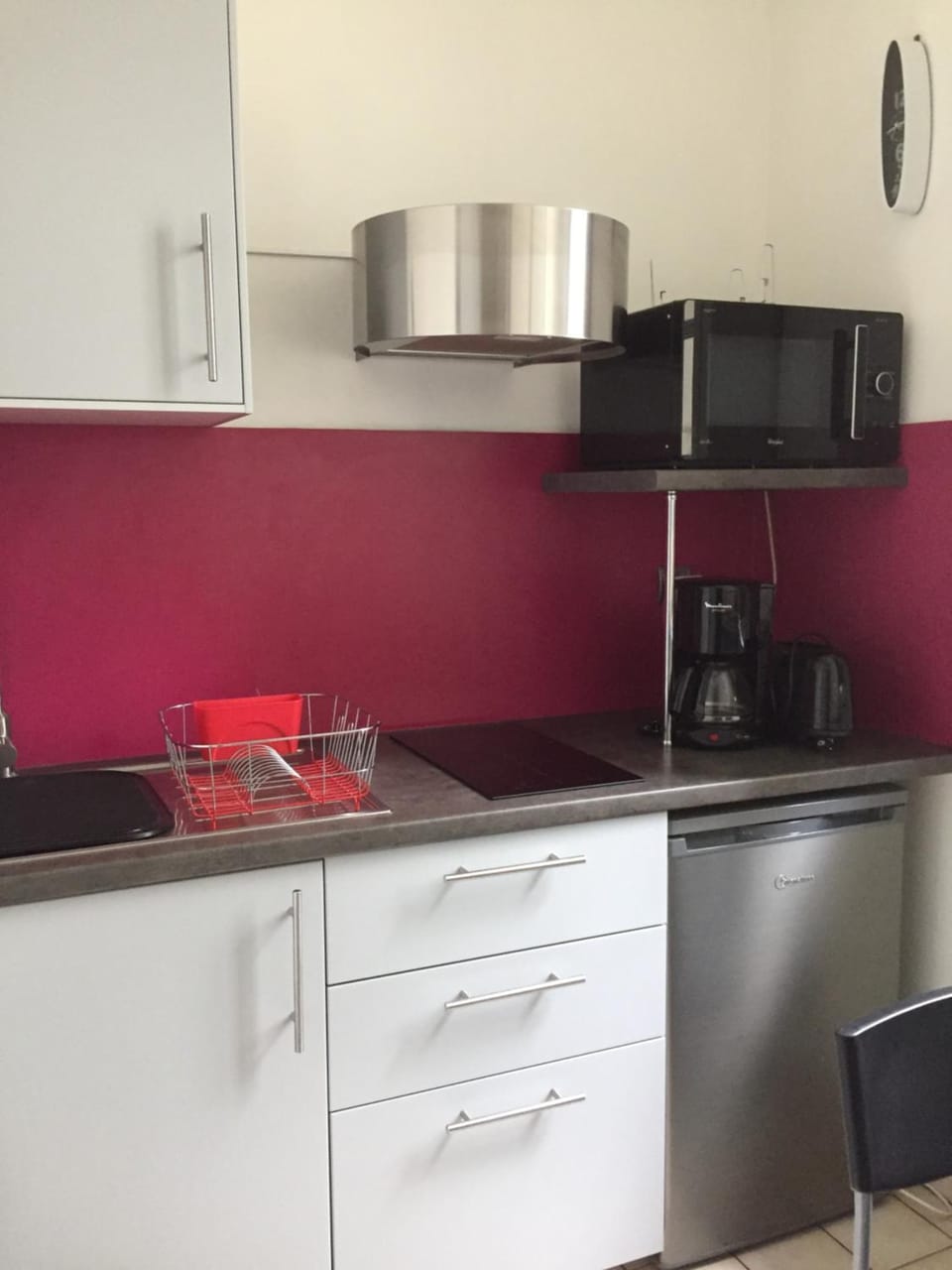 Coffee/tea facilities, Kitchen or kitchenette, stove, toaster