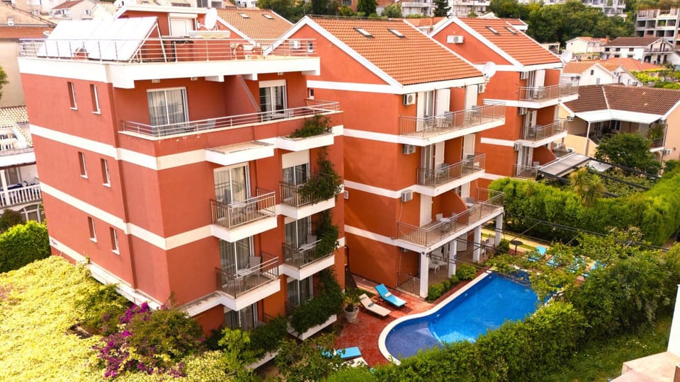 Property building, Facade/entrance, Day, Swimming pool