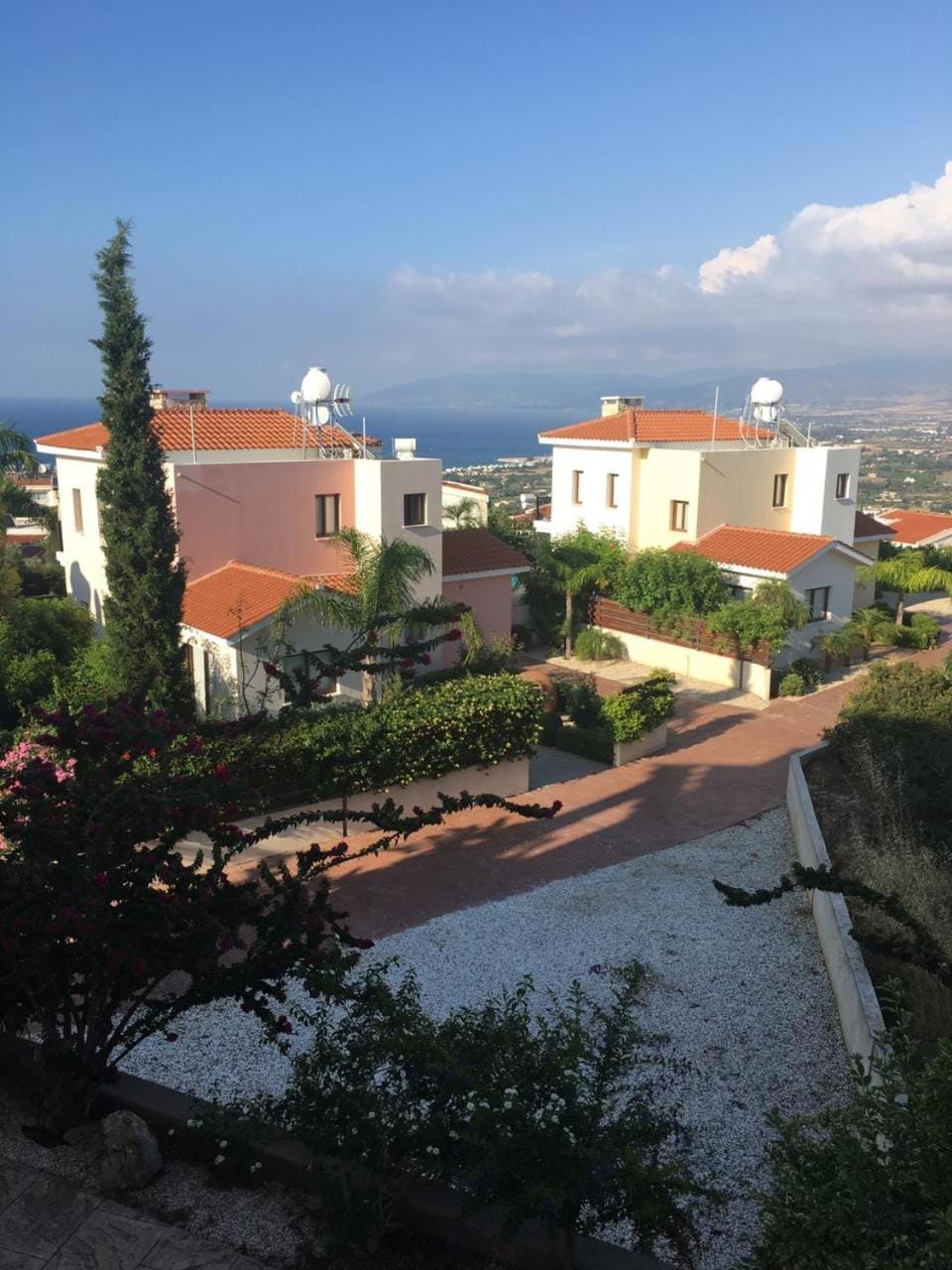 Sea view, Street view
