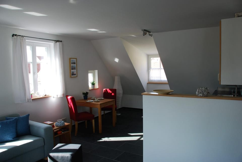 Kitchen or kitchenette, Seating area, Dining area