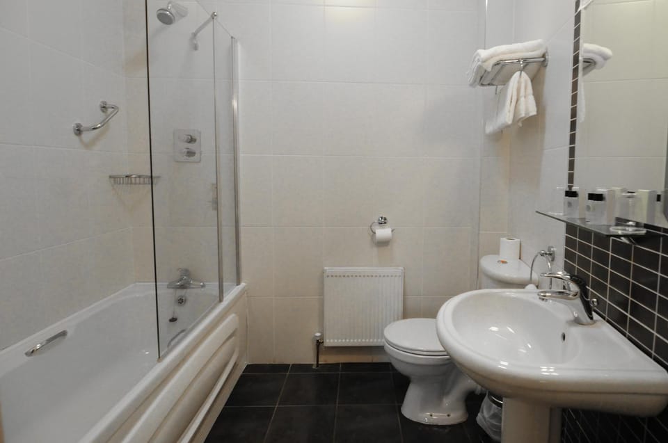 Restaurant/places to eat, Bathroom, Bathroom