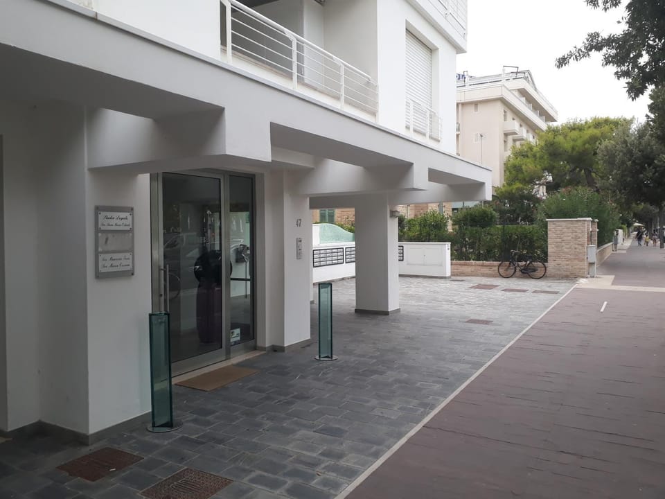 FRONTE MARE-CENTRALE-Riviera Palace-Giulianova-Apartment-affitti solo da Sabato a Sabato Apartment in Giulianova