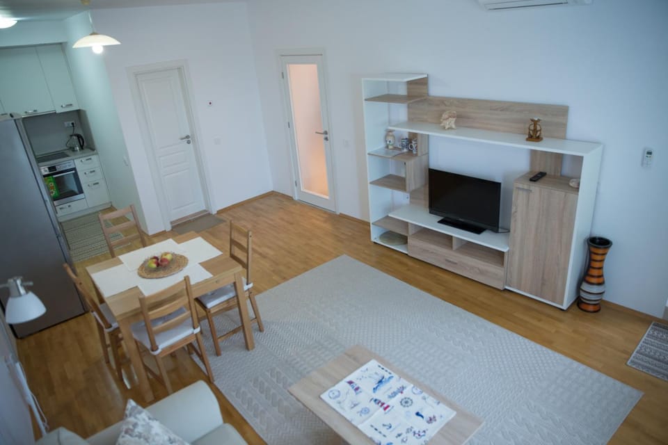 Communal lounge/ TV room, Living room, Dining area
