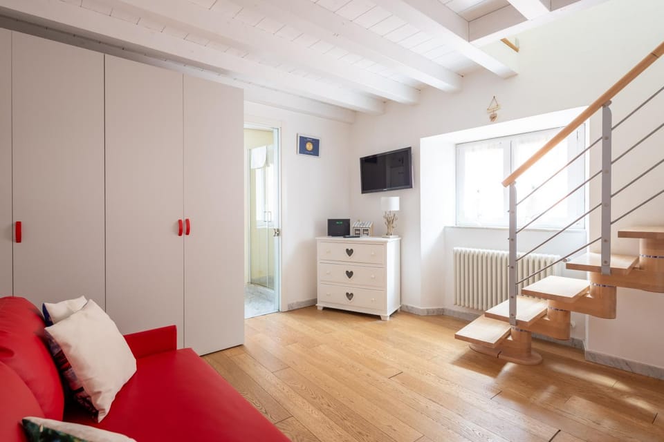 Bathroom, TV and multimedia, Bedroom