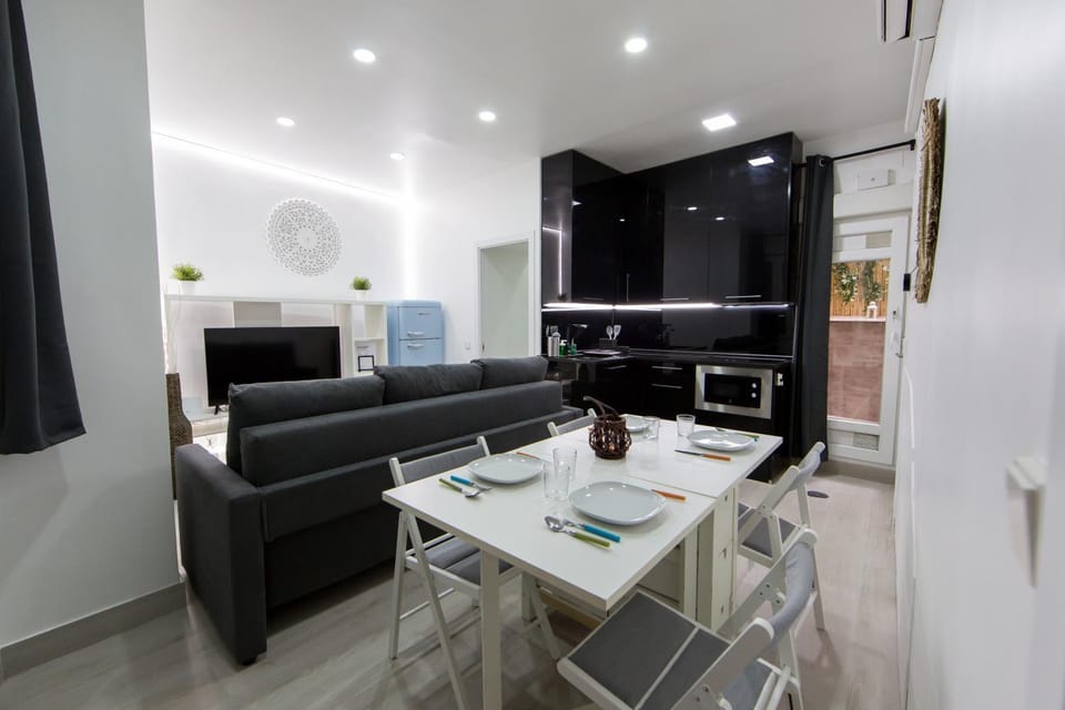 Kitchen or kitchenette, Living room, Dining area