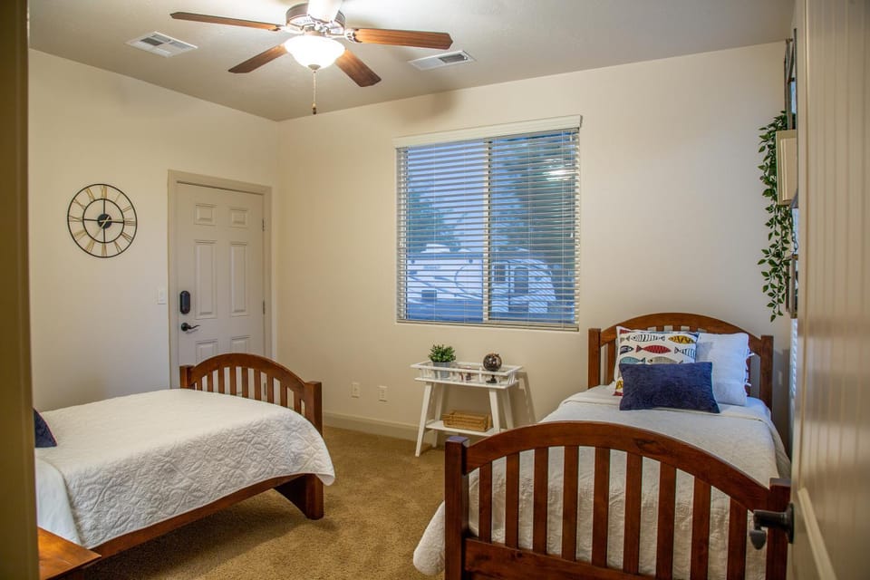Bed, Photo of the whole room