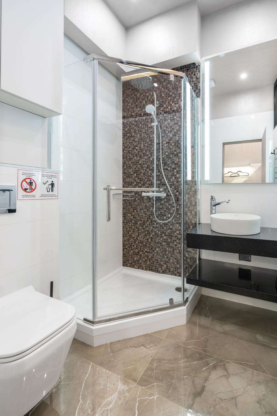 Shower, Toilet