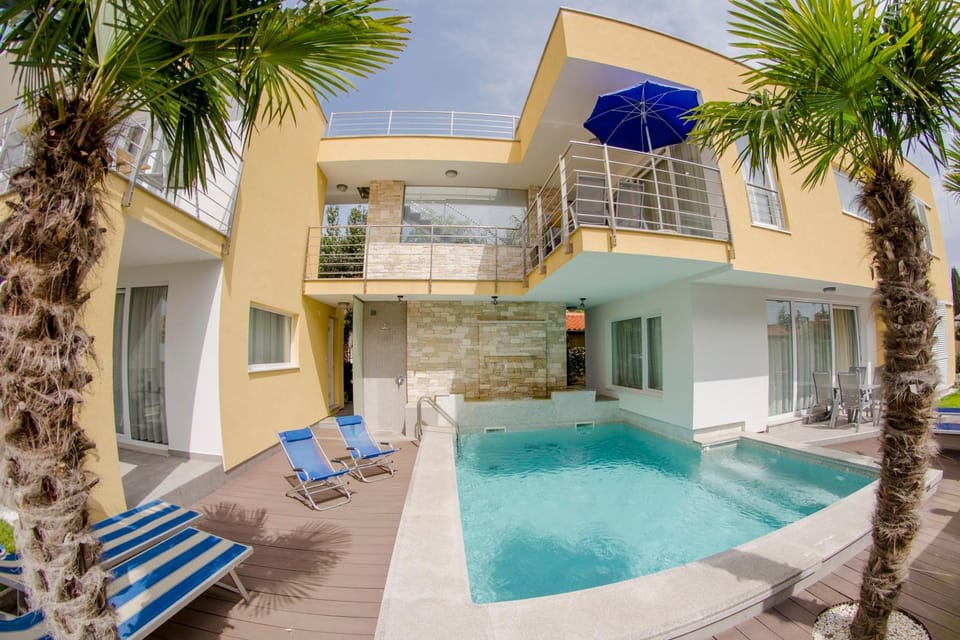 Facade/entrance, Swimming pool