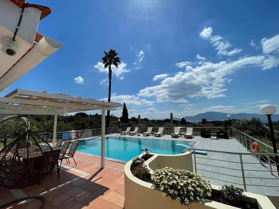 Day, Natural landscape, Mountain view, Pool view, Swimming pool, sunbed