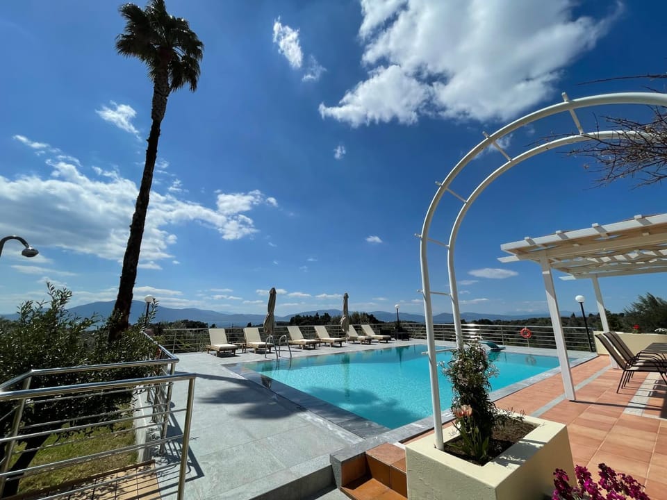 Patio, Day, Natural landscape, View (from property/room), Balcony/Terrace, Pool view, Swimming pool, sunbed